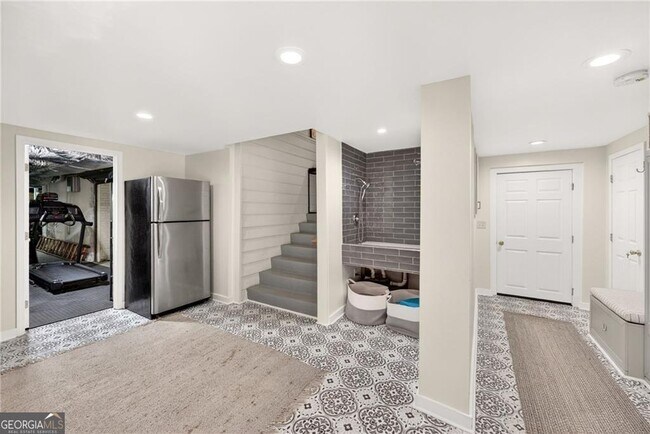 Building Photo - 3669 Cochise Dr SE