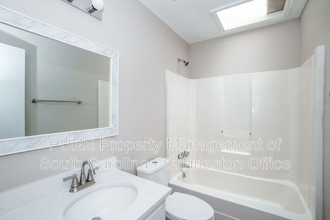 Building Photo - 9506 S Cardinal Dr