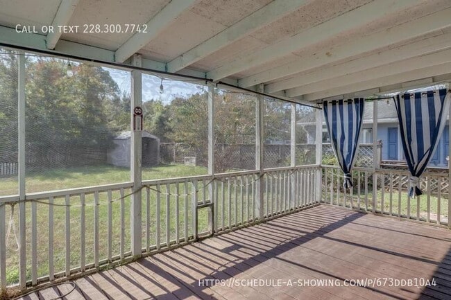 Building Photo - 1737 Ridgeway Dr