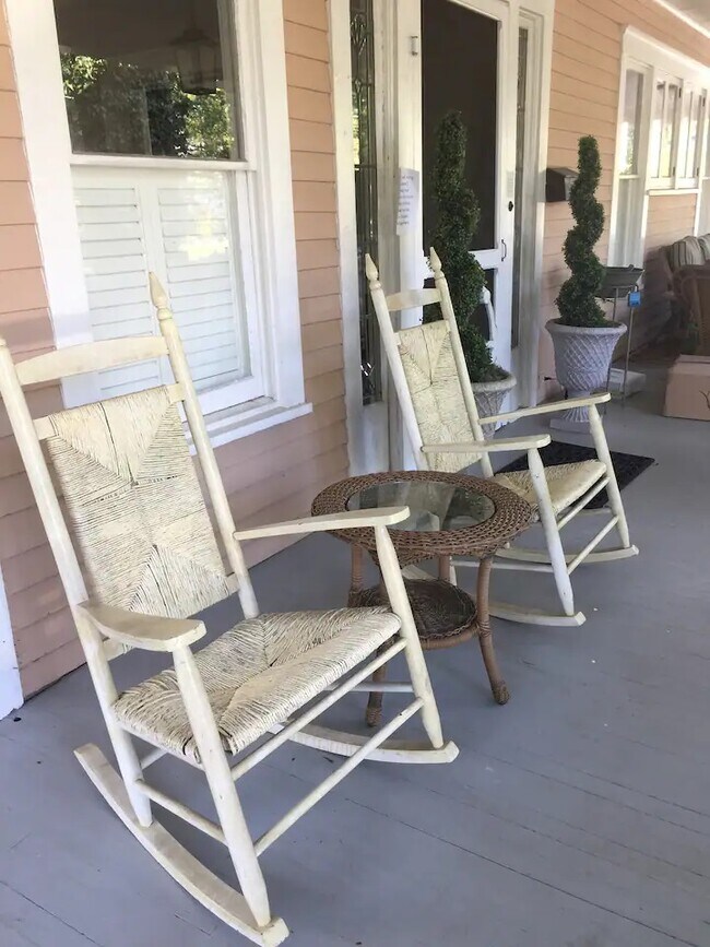 Building Photo - 236 Howard St NE