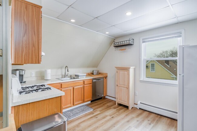 Building Photo - 28 W 37th St