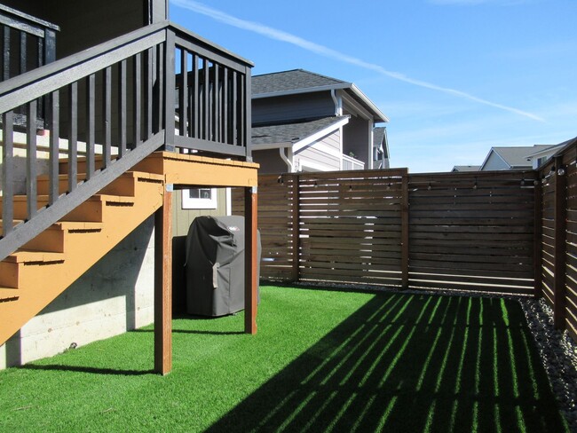 Building Photo - Light and Bright 3 bedroom, 1.5 bath home in Tehaleh