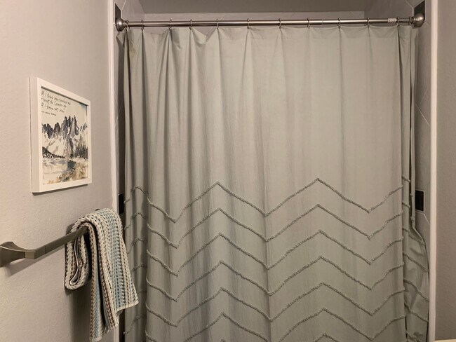 Building Photo - 4 bed 4 bath Erie home 1 mile from downtown and shops!