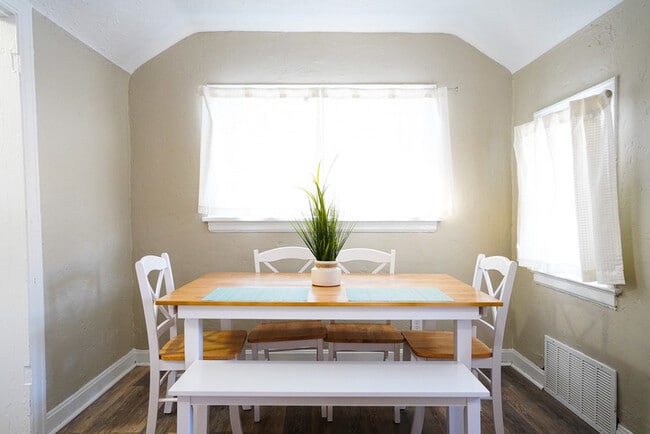 Building Photo - 1252 Sage Ave