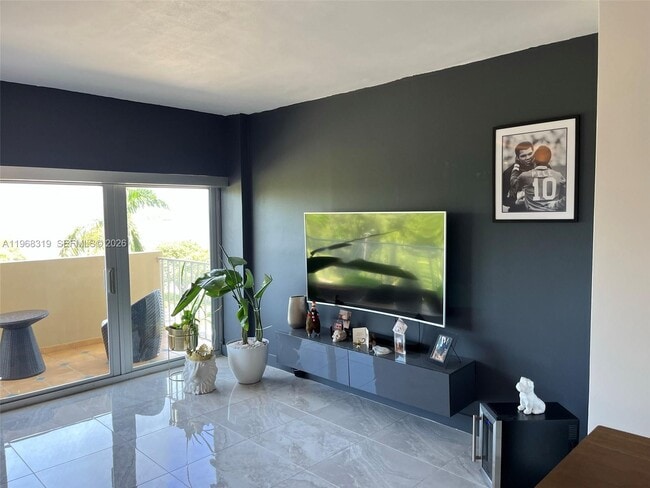 Building Photo - 880 NE 69th St