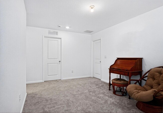 Building Photo - 760 Carlyle Wy