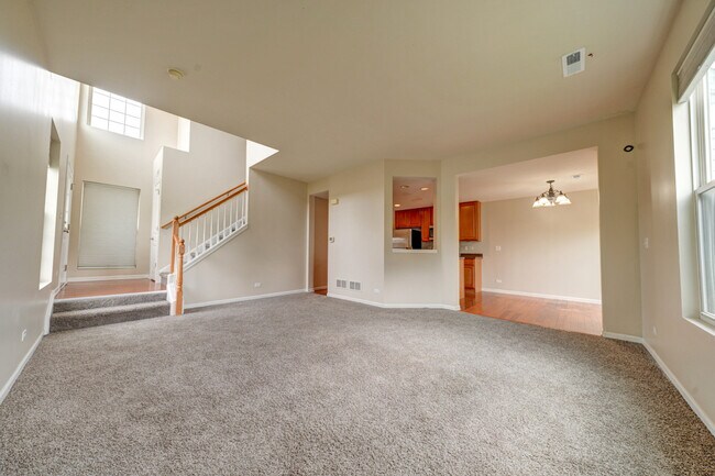 Building Photo - 511 Valentine Way