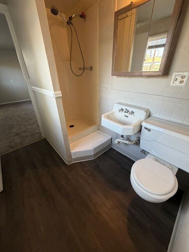 Building Photo - Versatile 4BD/3BA in Stratton Meadows – Gated Community + Private Lower-Level Suite