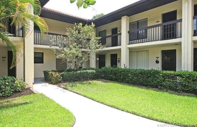 Building Photo - 300 SW South River Dr