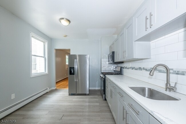 Building Photo - 65 Grove St