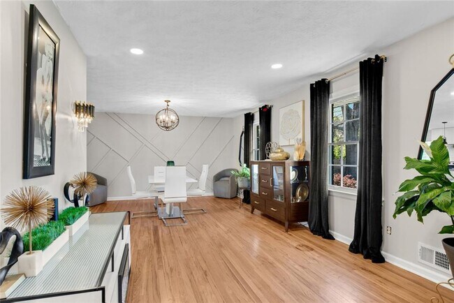 Building Photo - 3941 Forest Dr