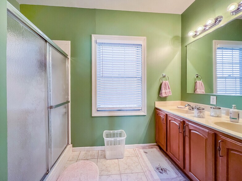 Main Bdrm Bath - 83 S Hamilton St