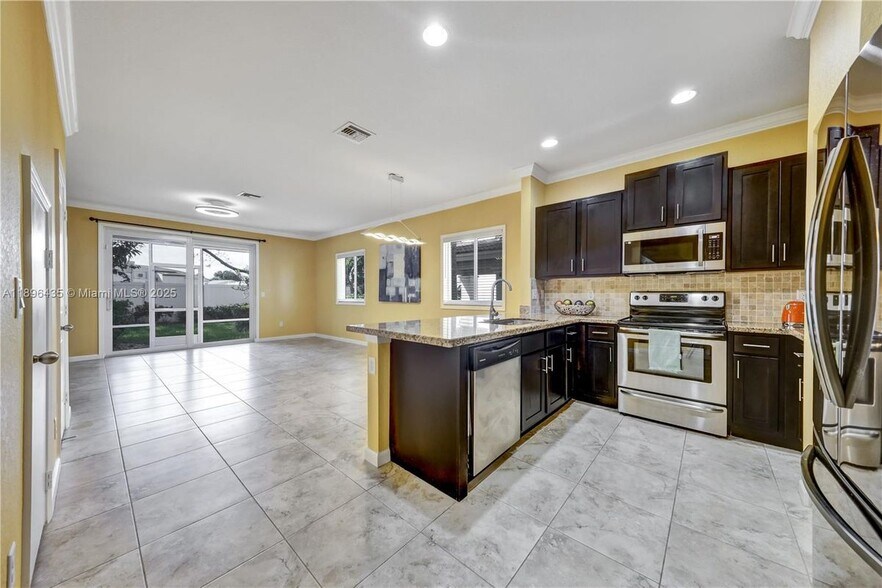 Building Photo - 346 NE 47th Pl