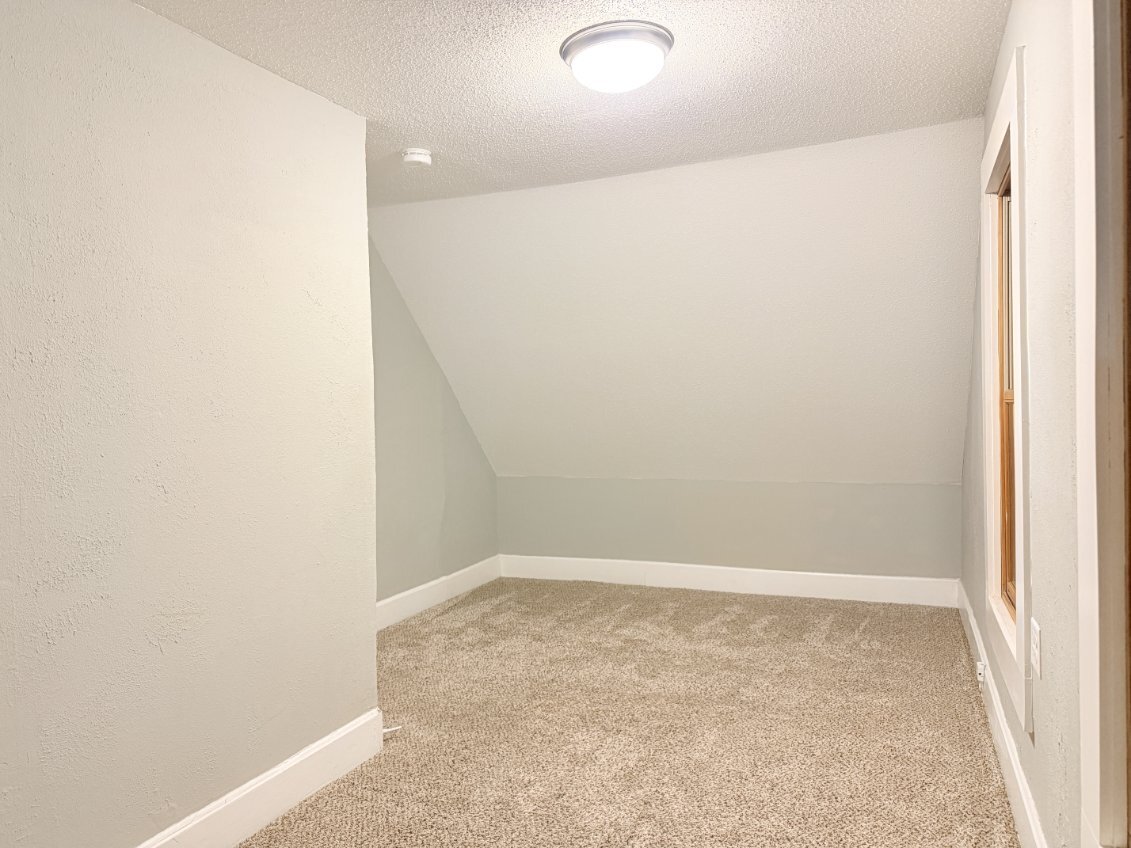 Bed 2 - 312 SW Pleasant St