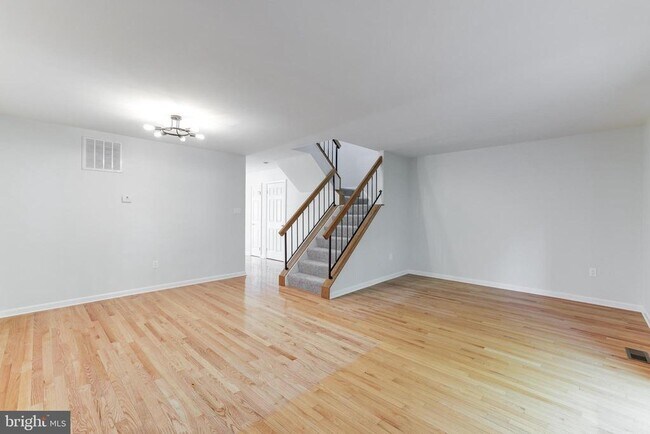 Building Photo - 1883 Inglebrook Dr