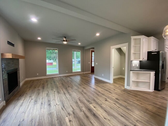 Building Photo - Beautiful home for rent in Coweta!!