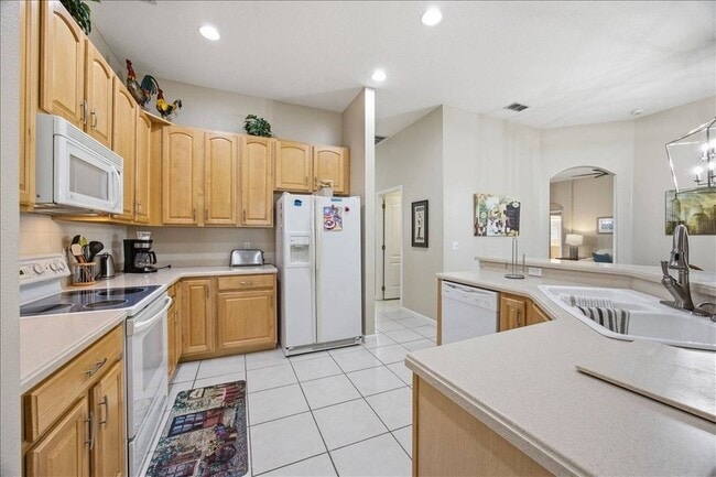 Building Photo - 722 Brighton Dr