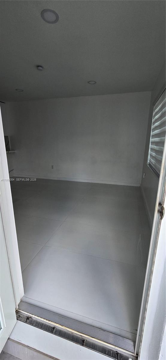 Building Photo - 1284 W 38th Pl