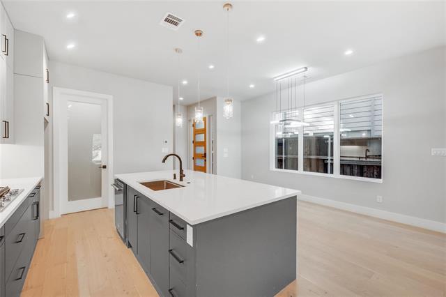 Building Photo - 2333 Vagas St