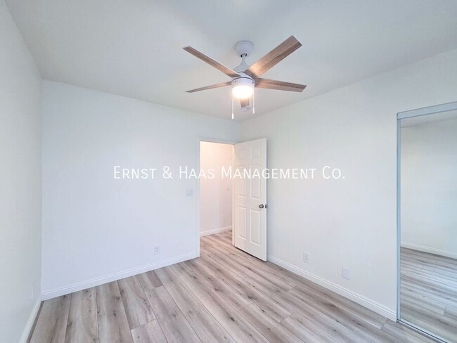 Building Photo - 1084 Walnut Ave