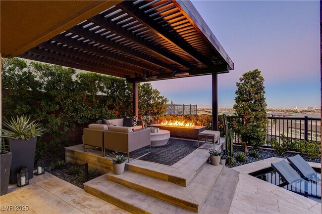 Building Photo - 6300 Clovis Point St