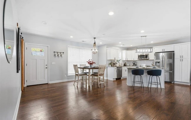 Building Photo - Contemporary Elegance Meets Greenville Convenience