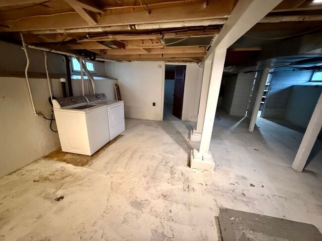 Building Photo - Approved Applicant - 2 Bedroom Newly Remod...