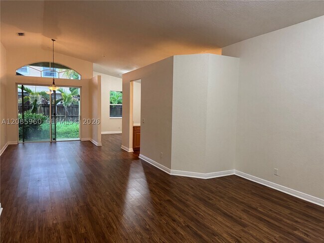 Building Photo - 5044 SW 139th Ave