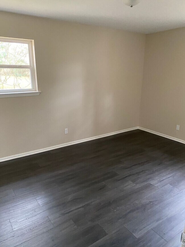 Building Photo - Charming 3 Bedroom Home with Large Yard in Theodore!