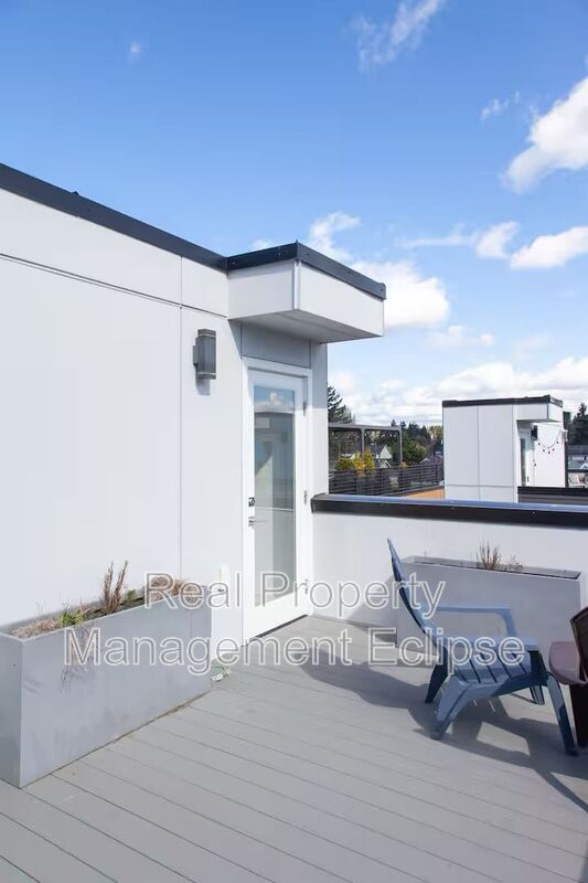 Building Photo - 8819 Midvale Ave N