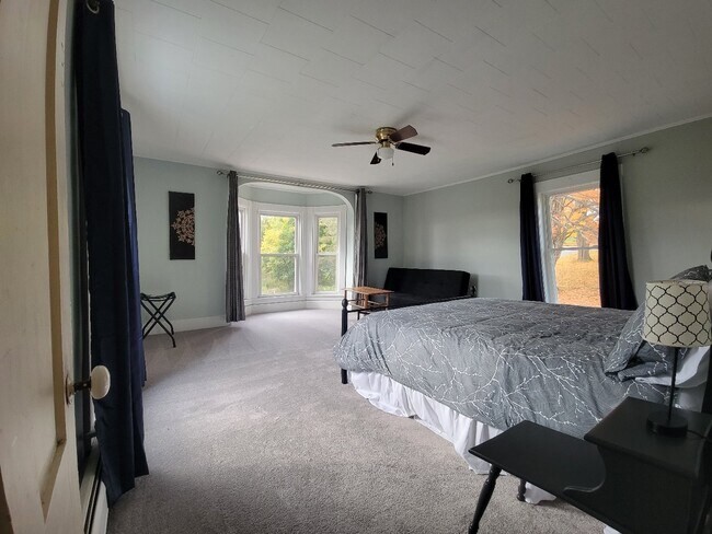 Building Photo - 15 Pleasant St