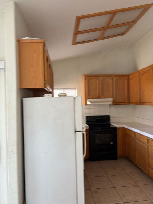 Building Photo - 2 WEEKS FREE RENT November Special