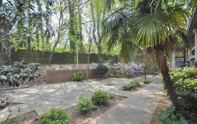 Building Photo - 655 E Campus Rd