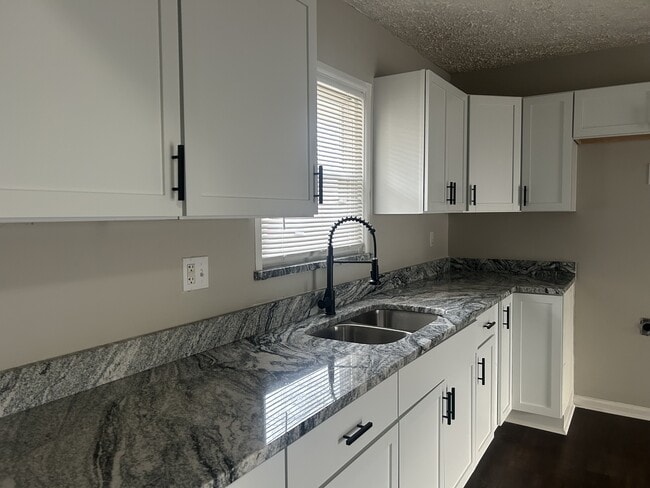 Building Photo - 5707 Gateway Dr