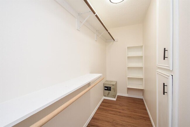 Building Photo - 2847 County Rd 510A