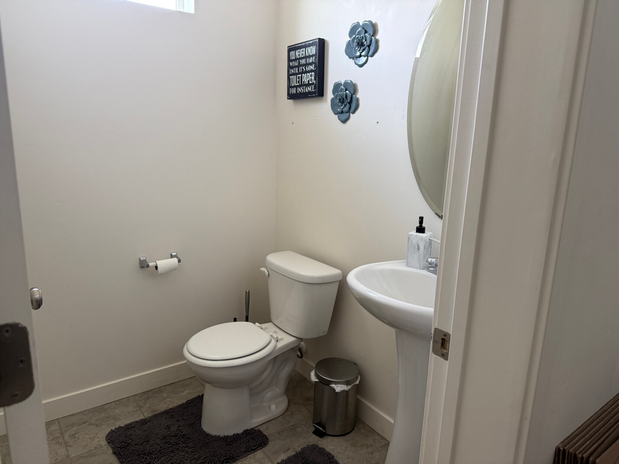 Building Photo - 885 W Edinburgh Dr