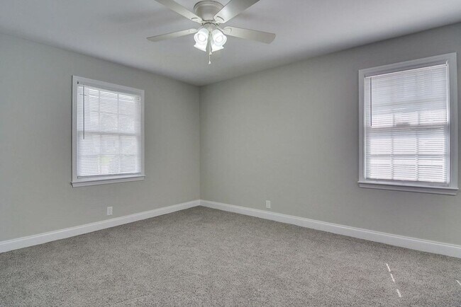 Building Photo - Updated 3 Bedroom 2 Bath off Furies Ferry!