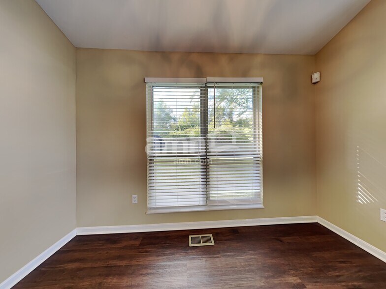 Building Photo - 823 Wingate Dr