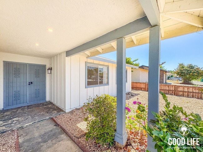Building Photo - Spacious 3BD/2BA Home in Oceanside with Large Backyard, W/D & Attached 2-Car Garage