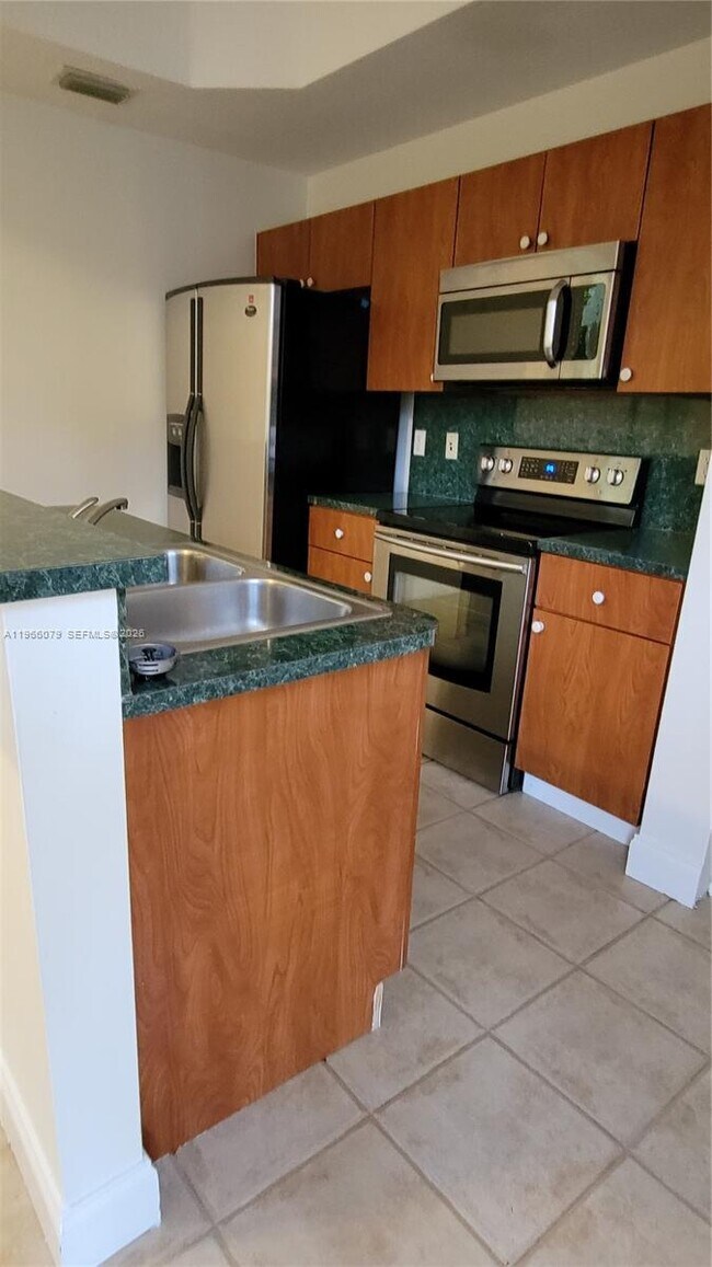 Building Photo - 4976 Leeward Ln