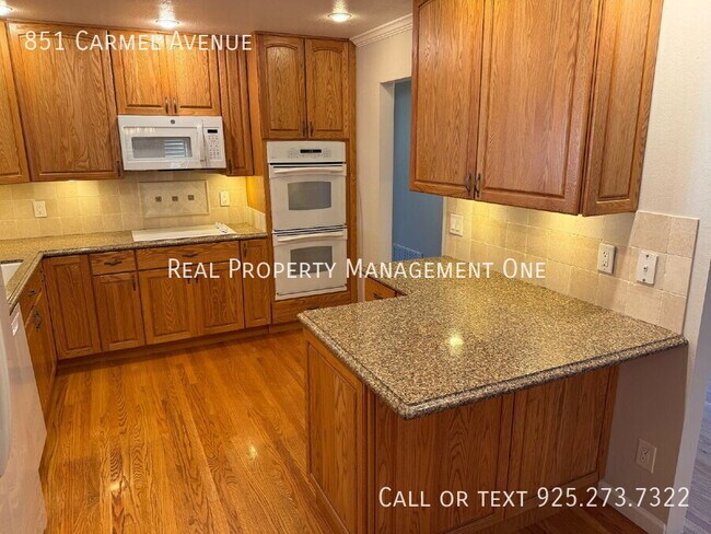 Building Photo - 851 Carmel Ave