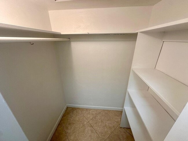 Building Photo - 2170 NE 51st Ct