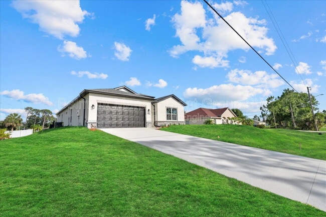 Building Photo - 1486 Ardisia St