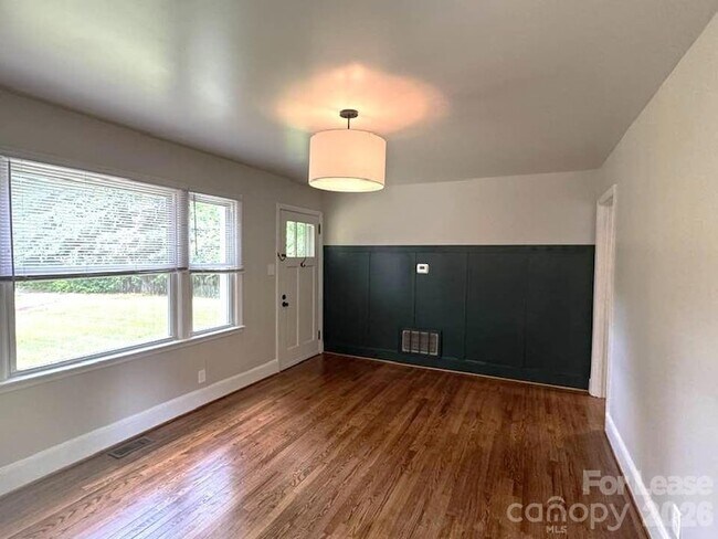 Building Photo - 810 Mt Holly-Huntersville Rd