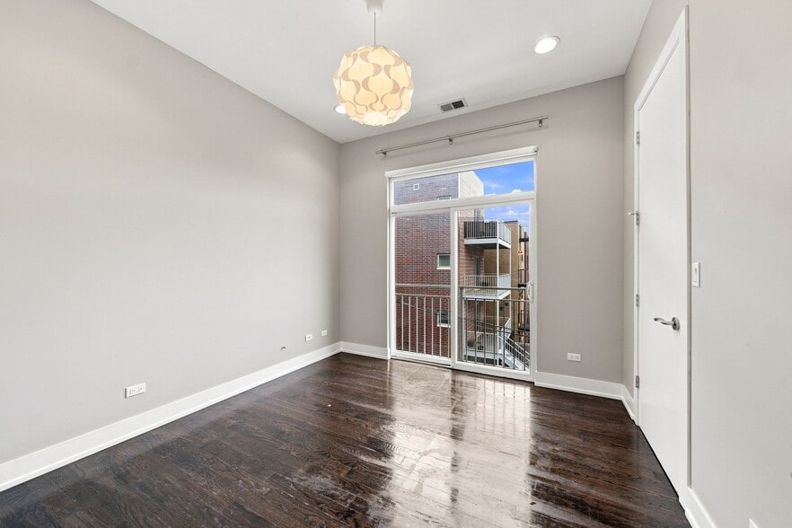 2nd bedroom with Juliet balcony - 815 N Ashland Ave