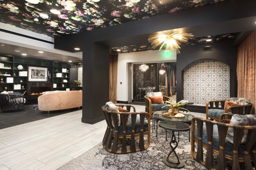 Building Photo - 5710 Crescent Prk E