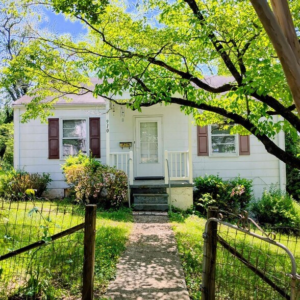 Primary Photo - 910 Blenheim Ave