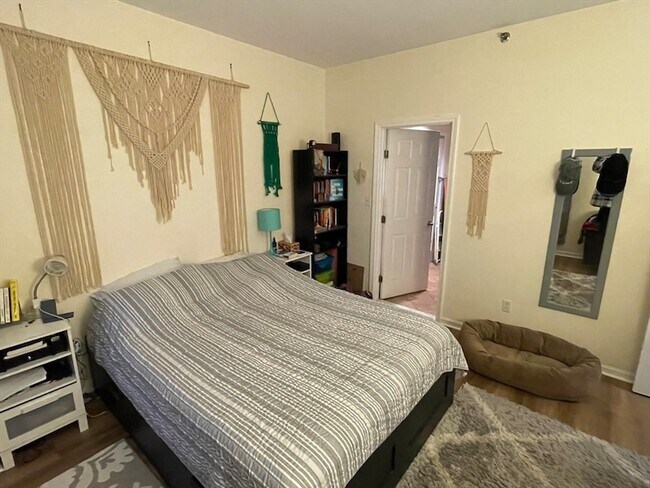 Building Photo - 110 Strathmore Rd