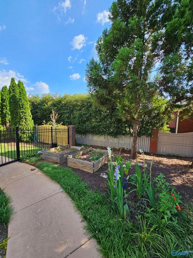 Building Photo - 3002 Brook Park Dr SE