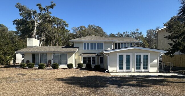 Building Photo - Four Bedroom Waterfront Home on the May River!